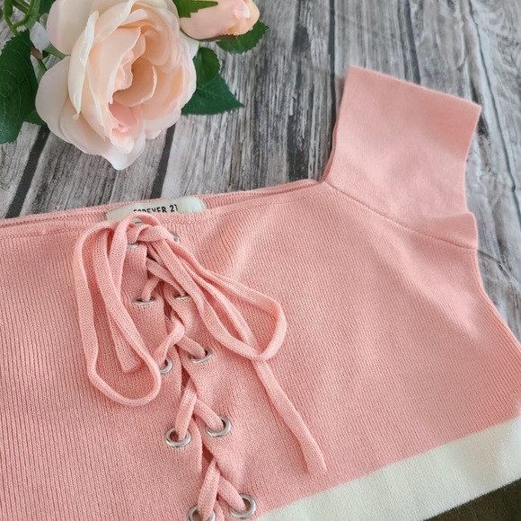 Forever 21– off shoulder pink blouse - Picture 2 of 3